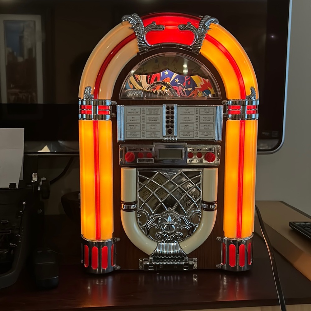 Collectible Vintage radio cd jukebox